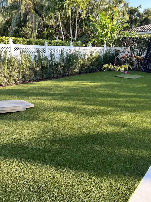 Custom putting green
